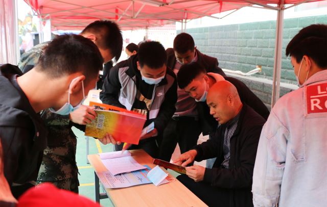 13家企業“招賢納士”，廣元朝天區助力退役軍人就業再添新舉措 聚焦社會經濟咨詢服務新業態